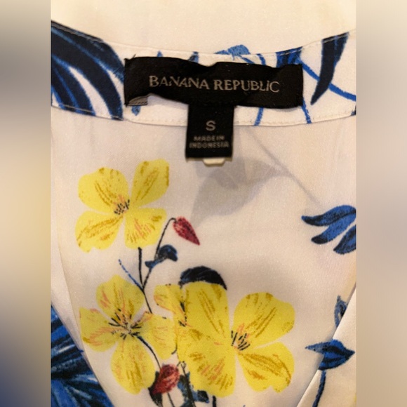 Banana Republic “Paradiso Tropical” print, sleeveless blouse. 2019. Sz. Small - Picture 6 of 8